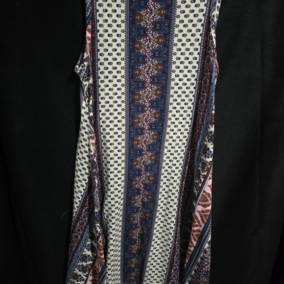 Discreet Multicolor Patterned Mini Dress - Picture 4 of 5